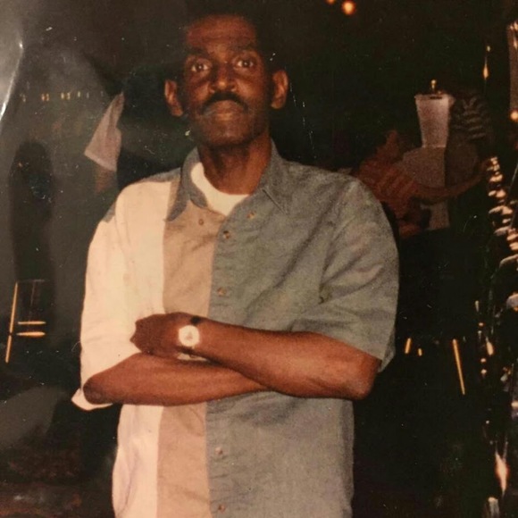 Meet your Posher, Mae - Picture 1 of 1